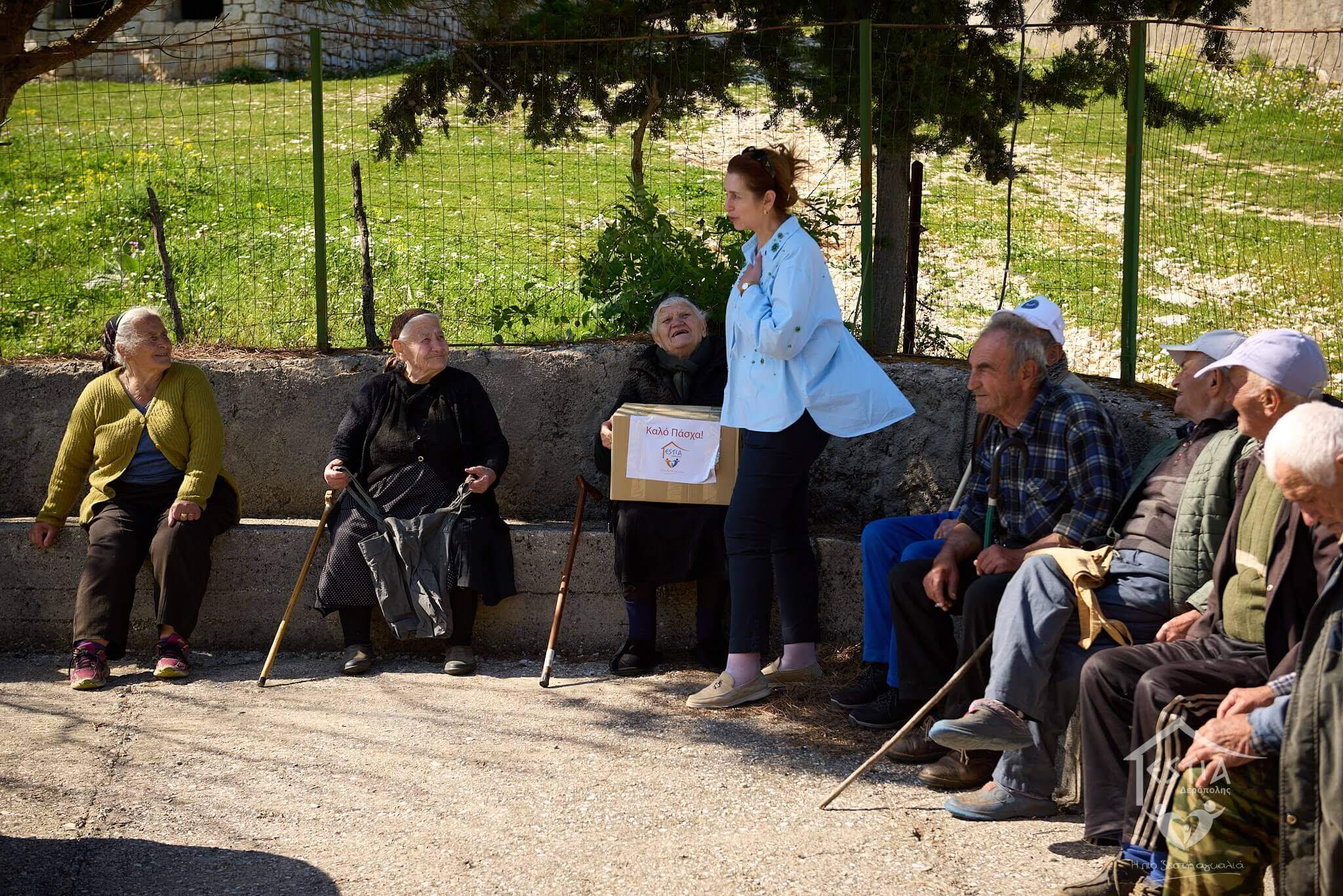 ΠΑΣΧΑΛΙΝΑ ΔΕΜΑΤΑ ΣΤΟΥΣ ΚΑΤΟΙΚΟΥΣ ΤΟΥ ΚΡΑ