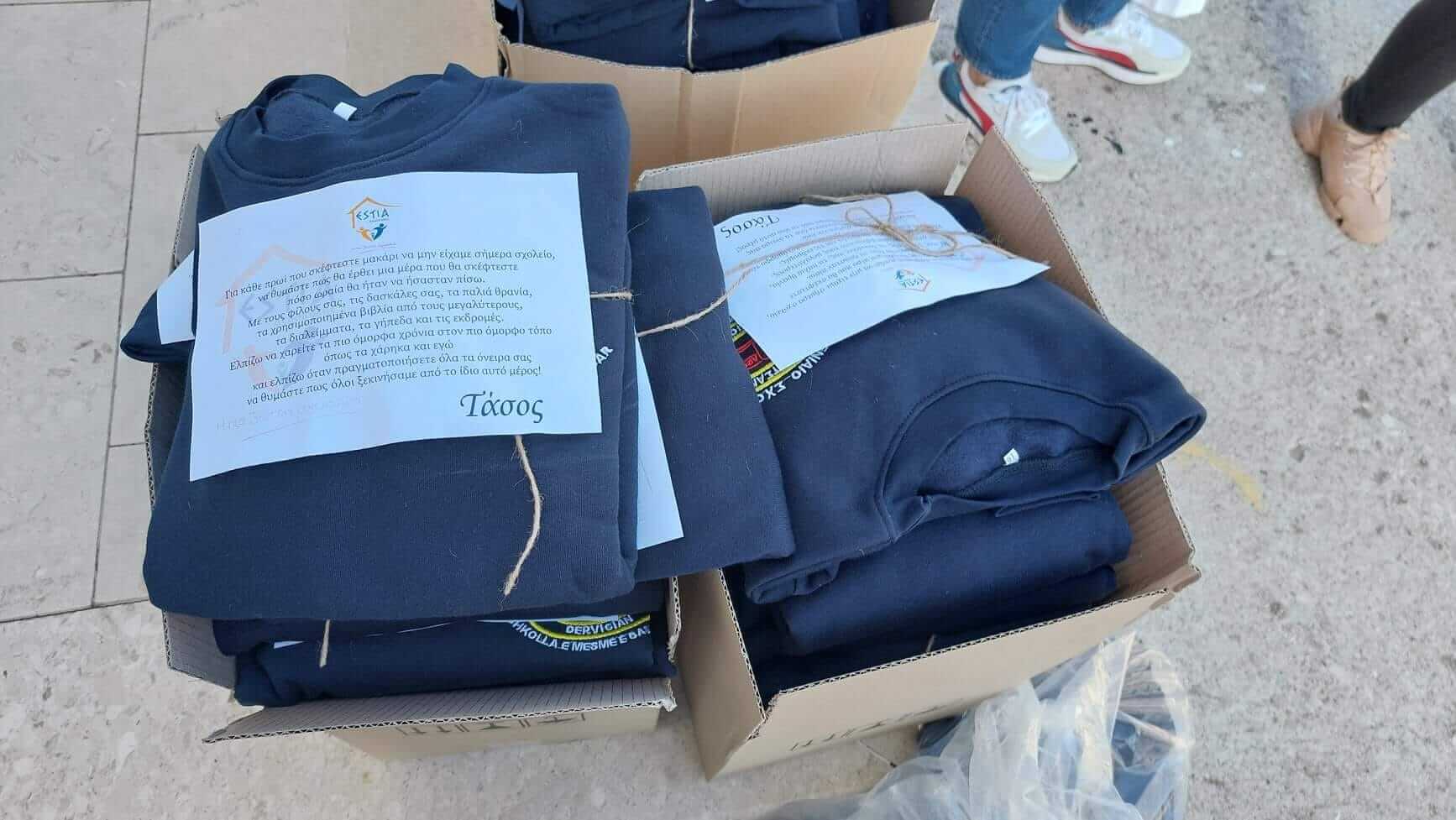 Δωρεά 100 μπλουζών από τον Αναστάση Παγούνα στους μαθητές του Σχολείου Δερβιτσάνης