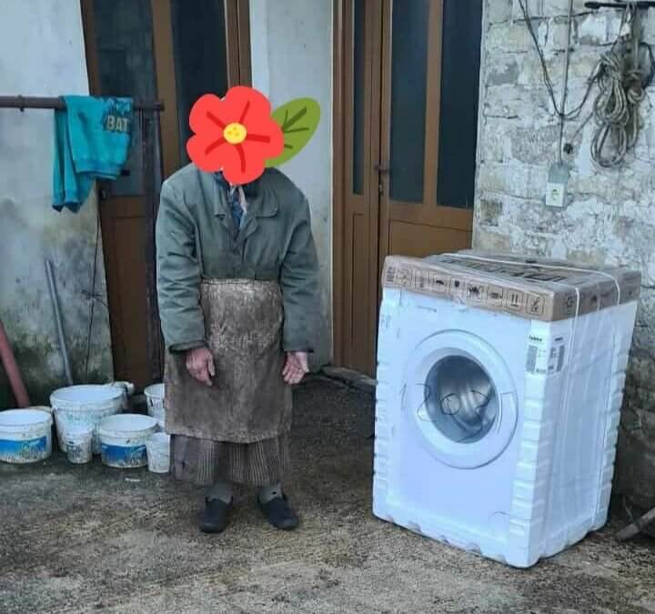 Καινούριες ηλεκτρικές συσκευές σε οικογένειες που έχουν ανάγκη σε Δρόπολη και Πωγώνι