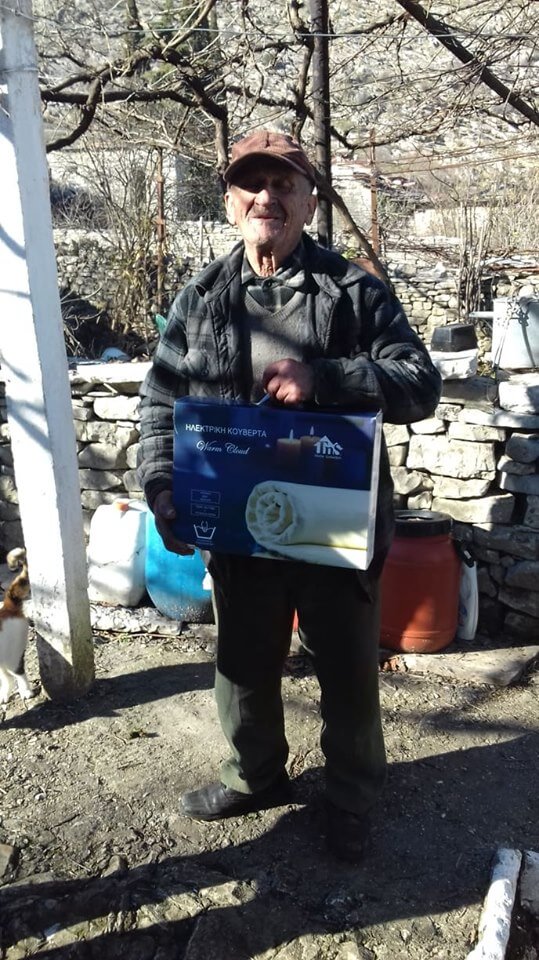 Διανομή ηλεκτρικών κουβερτών σε ευπαθείς οικογένειες στη Δερόπολη, 17.01.2020
