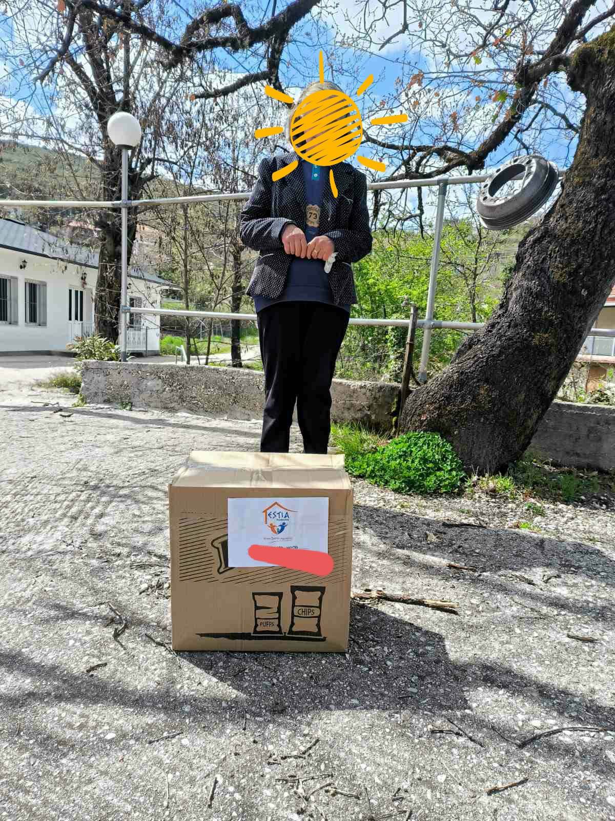 Πασχαλινά δέματα με τρόφιμα για άπορες οικογένειες