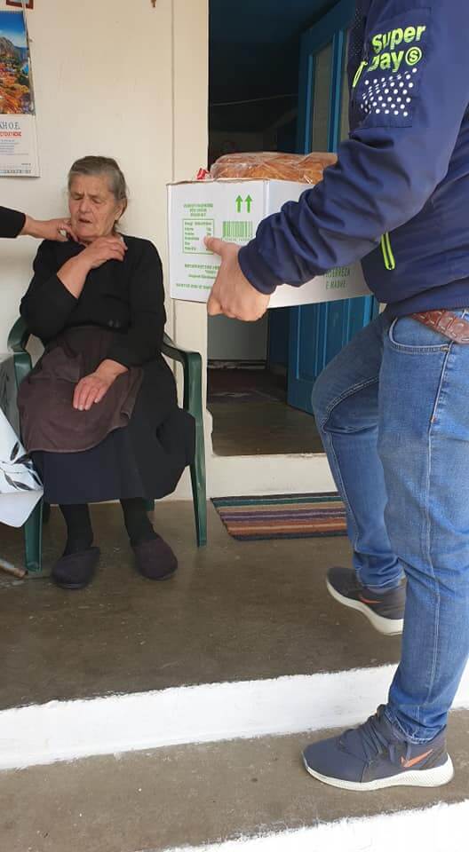 Shpërndarje ushqimesh me rastin e Pashkëve në familje në nevojë në Dropull