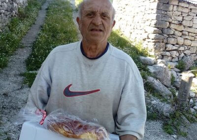 Shpërndarje ushqimesh me rastin e Pashkëve në familje në nevojë në Dropull